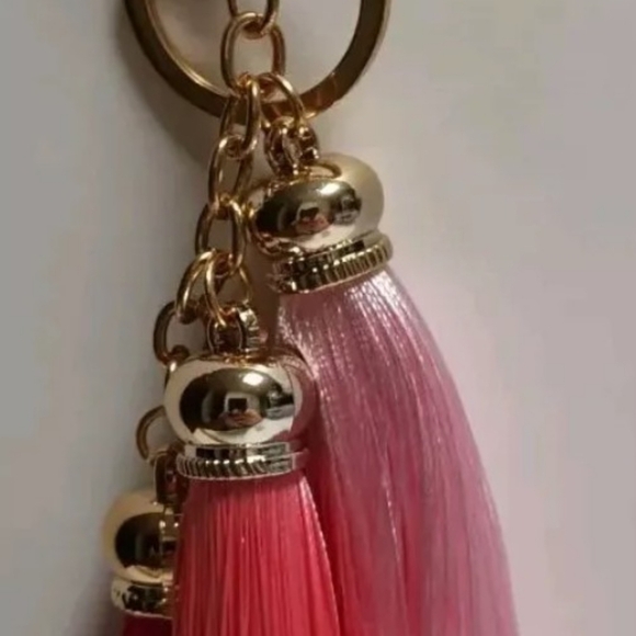 COPY - GOLDTONE TRIPLET TASSEL KEYCHAIN - Picture 2 of 3
